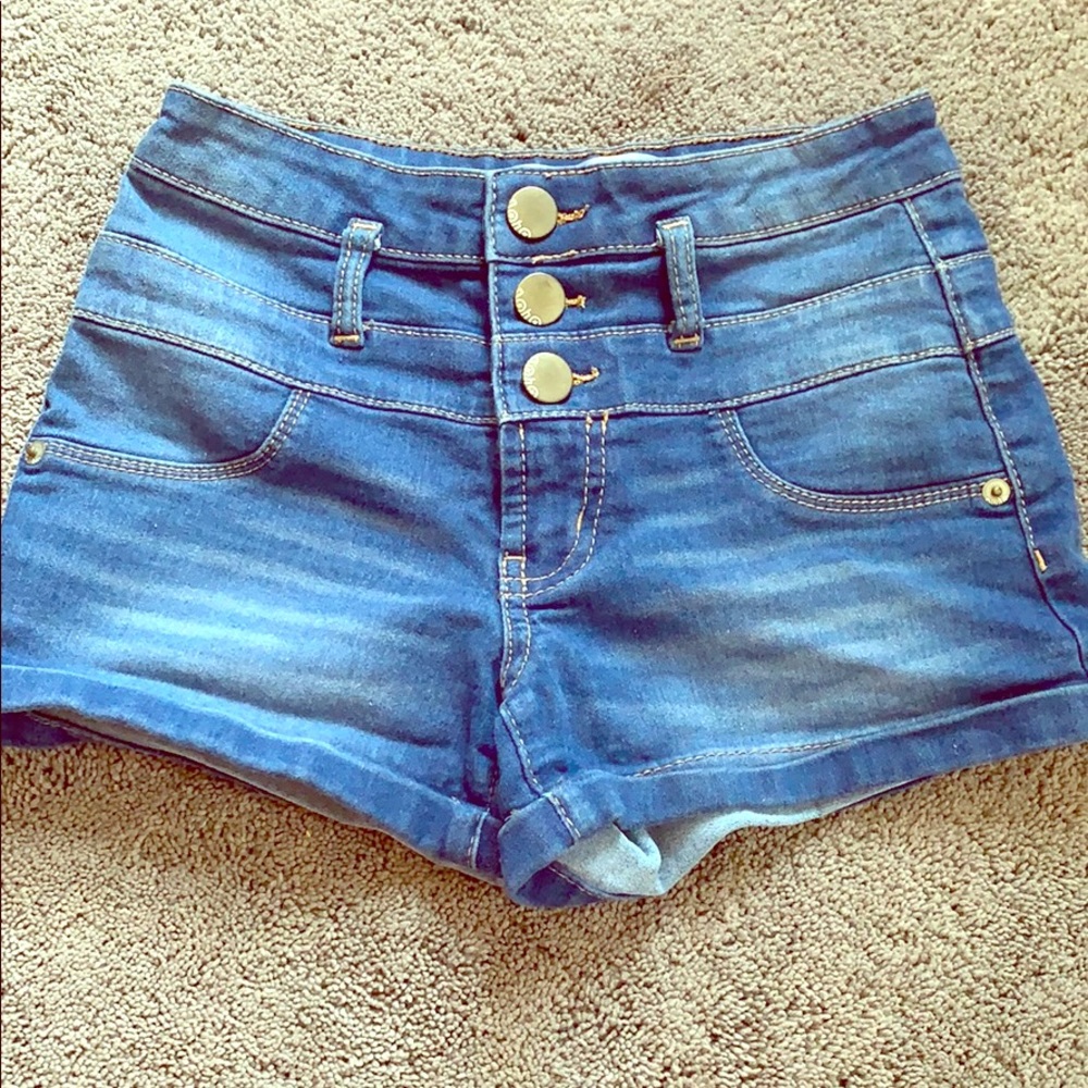 Super cute high-waisted shorts